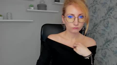 Snapshot of cinderellamoon chatting on March 2, 2026, 7:15 am Cinderella online show from March 2, 2026, 7:15 am