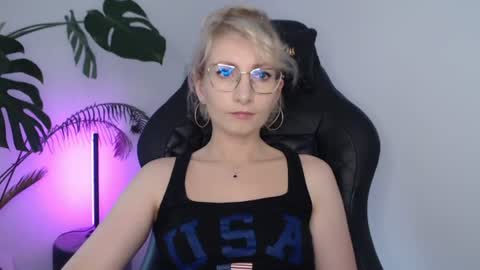Snapshot of cinderellamoon chatting on July 1, 2026, 5:20 am Cinderella online show from July 1, 2026, 5:20 am