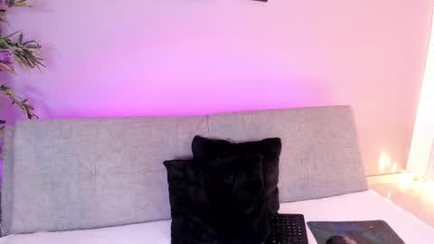 Snapshot of cinnamon_kyla chatting on January 25, 2025, 12:47 pm cinnamon_kyla online show from January 25, 2025, 12:47 pm