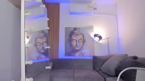 Snapshot of cinnia_ chatting on February 25, 2026, 10:58 am Cintia online show from February 25, 2026, 10:58 am