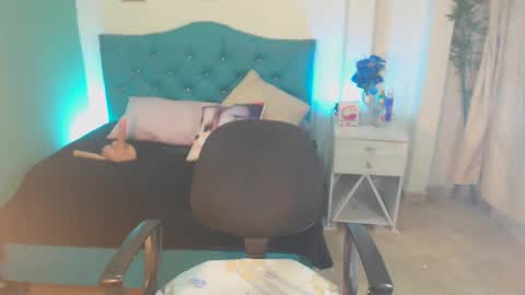 cinthyagomez6 online show from February 22, 2025, 4:09 pm