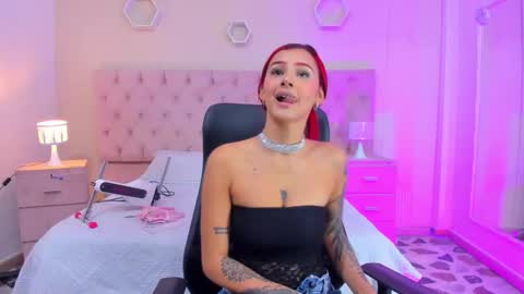 CintiaCollins  online show from November 4, 2025, 9:36 pm