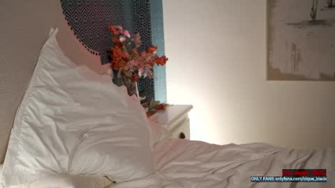 Snapshot of cique_black chatting on January 14, 2026, 7:25 am Shara online show from January 14, 2026, 7:25 am