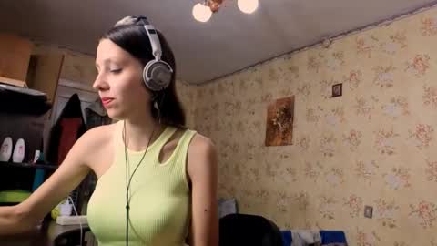 Snapshot of cirabonnet chatting on October 31, 2025, 10:27 am Lisa Salivan online show from October 31, 2025, 10:27 am