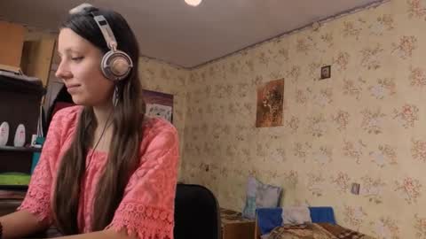 Snapshot of cirabonnet chatting on November 1, 2025, 6:15 am Lisa Salivan online show from November 1, 2025, 6:15 am