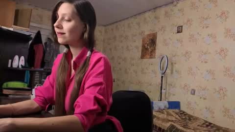 Snapshot of cirabonnet chatting on November 5, 2025, 9:20 am Lisa Salivan online show from November 5, 2025, 9:20 am