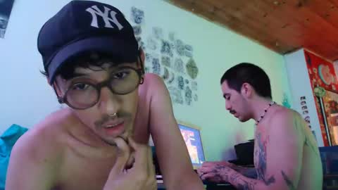 Snapshot of ciroandfinn chatting on December 24, 2024, 7:33 pm ciroandfinn online show from December 24, 2024, 7:33 pm