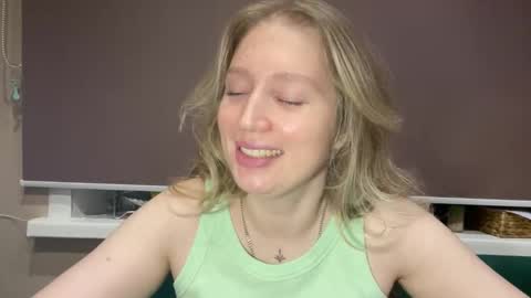 citrusblissss online show from October 6, 2025, 2:03 pm