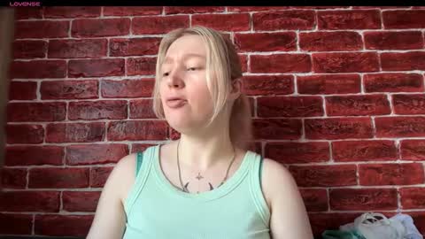 citrusblissss online show from November 5, 2025, 2:44 am