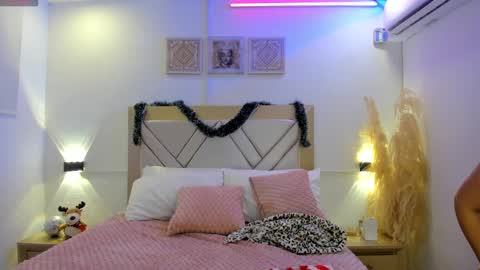 Claire 3 online show from December 25, 2024, 1:10 am