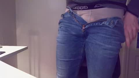 clamshive7 online show from March 8, 2026, 5:55 am