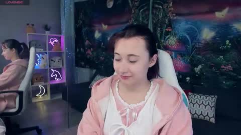 Snapshot of clarabenson chatting on September 9, 2025, 7:02 pm clarabenson online show from September 9, 2025, 7:02 pm