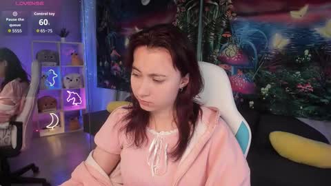 clarabenson online show from October 25, 2025, 6:46 pm