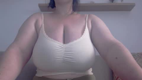 Snapshot of claralollipop chatting on April 18, 2026, 1:59 pm Clara online show from April 18, 2026, 1:59 pm