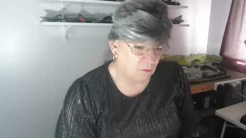 clare nylons online show from April 4, 2026, 11:18 am