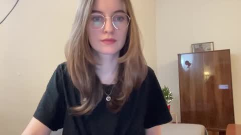 Snapshot of classyandgirly chatting on December 21, 2024, 8:10 pm classyandgirly online show from December 21, 2024, 8:10 pm