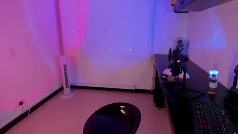 Snapshot of cleo_dblue chatting on December 16, 2024, 6:32 am online show from December 16, 2024, 6:32 am