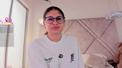 Cleopatra online show from November 30, 2025, 5:50 pm