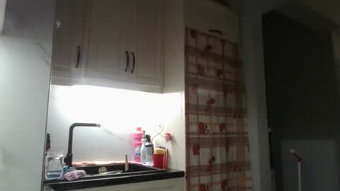 cleopatravodos online show from March 3, 2026, 9:21 pm