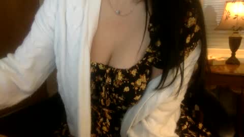 Snapshot of cleverlittleminx chatting on December 12, 2024, 8:43 pm Cleverlittleminx online show from December 12, 2024, 8:43 pm