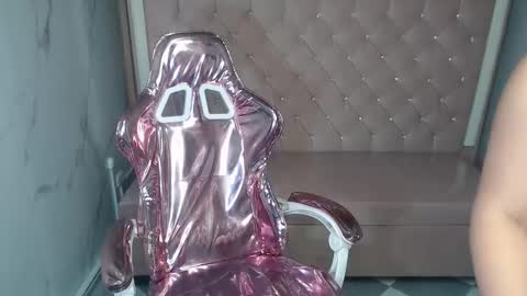 Clhoe online show from February 12, 2026, 8:04 pm