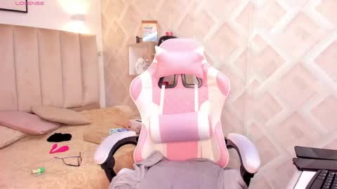 clhoe_johnson_ online show from May 26, 2026, 12:12 pm