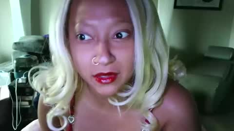 High Queen Clio online show from November 25, 2025, 6:19 pm