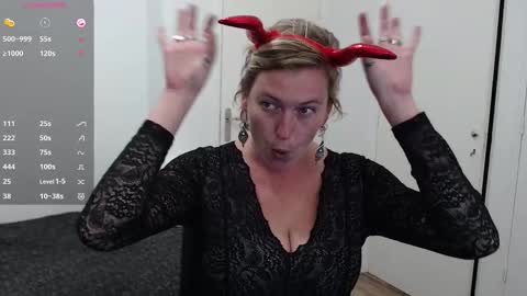 Snapshot of clittytastic chatting on October 3, 2025, 10:12 am Syl online show from October 3, 2025, 10:12 am