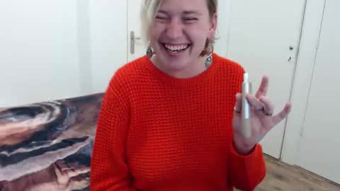 Snapshot of clittytastic chatting on November 18, 2025, 10:36 pm Syl online show from November 18, 2025, 10:36 pm