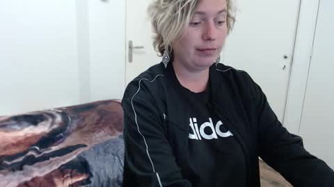 Snapshot of clittytastic chatting on November 19, 2025, 3:12 pm Syl online show from November 19, 2025, 3:12 pm