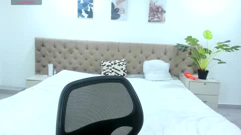 Snapshot of cloe_dolls_ chatting on April 14, 2026, 3:45 am Cloe online show from April 14, 2026, 3:45 am