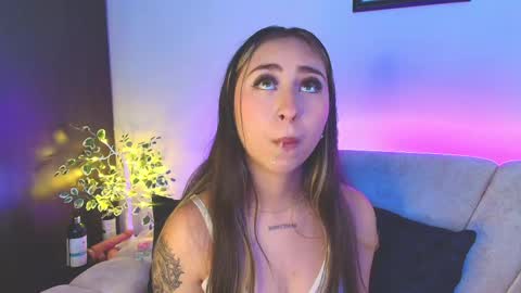 cloe_martinezz_ online show from April 29, 2026, 5:41 pm