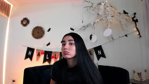 CLOE  online show from October 14, 2025, 4:24 am