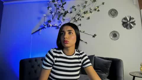 CLOE  online show from November 3, 2025, 7:59 pm