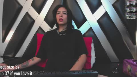 lady cloe person online show from April 2, 2026, 7:11 pm