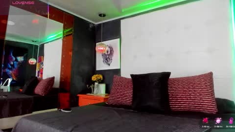 ---Cloe--- online show from September 26, 2025, 9:08 pm