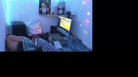 Clover51980 online show from December 23, 2024, 10:53 am