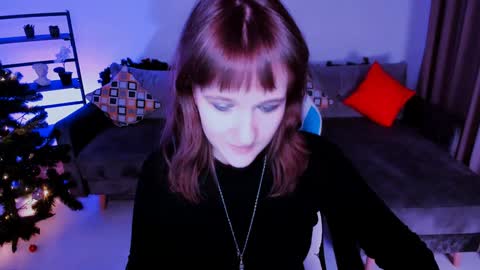 Snapshot of clover_red chatting on January 2, 2025, 6:01 pm Clover follow me online show from January 2, 2025, 6:01 pm