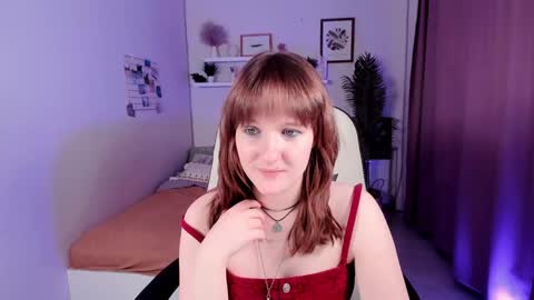 Snapshot of clover_red chatting on February 6, 2025, 5:19 pm Clover follow me online show from February 6, 2025, 5:19 pm