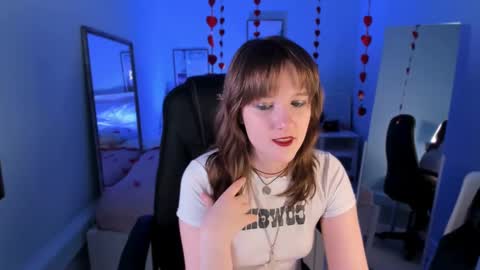 Snapshot of clover_red chatting on February 13, 2025, 2:09 pm Clover follow me online show from February 13, 2025, 2:09 pm