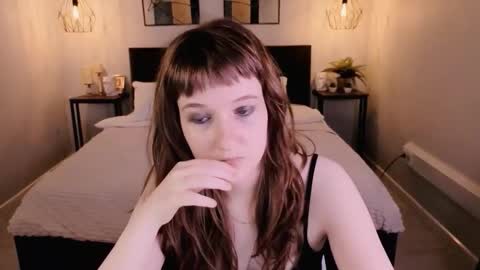 Snapshot of clover_red chatting on September 10, 2025, 2:17 pm Clover follow me online show from September 10, 2025, 2:17 pm