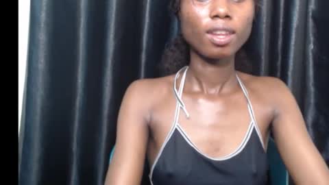 coco_petitqueen online show from October 3, 2025, 10:23 am