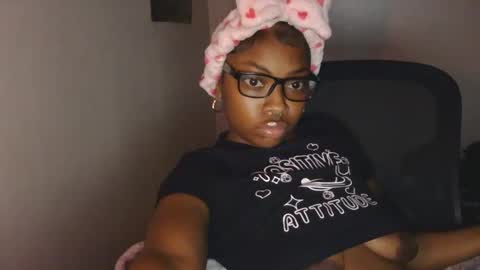 Snapshot of cocochanel197941 chatting on December 14, 2025, 9:14 am chanel online show from December 14, 2025, 9:14 am