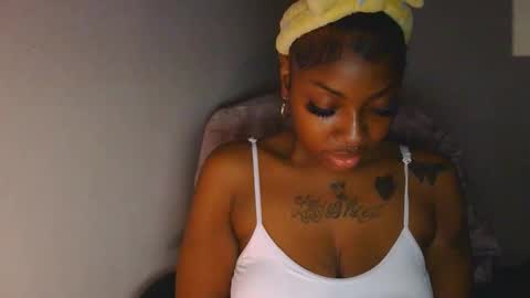 Snapshot of cocochanel197941 chatting on December 15, 2025, 9:24 am chanel online show from December 15, 2025, 9:24 am