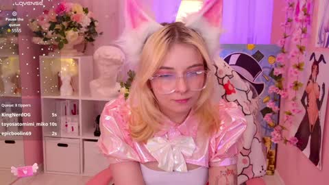 Snapshot of coconut_mia chatting on January 13, 2025, 12:51 am Mia online show from January 13, 2025, 12:51 am