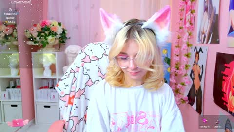 Snapshot of coconut_mia chatting on January 17, 2025, 9:06 pm Mia online show from January 17, 2025, 9:06 pm