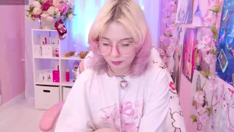 Snapshot of coconut_mia chatting on December 19, 2025, 9:00 pm Mia online show from December 19, 2025, 9:00 pm