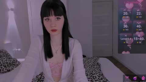 Snapshot of coddleweeper chatting on February 10, 2025, 12:39 pm Hello guys my name is Coddle online show from February 10, 2025, 12:39 pm