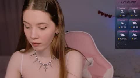 Snapshot of coddleweeper chatting on November 26, 2025, 1:34 pm Hello guys my name is Coddle online show from November 26, 2025, 1:34 pm