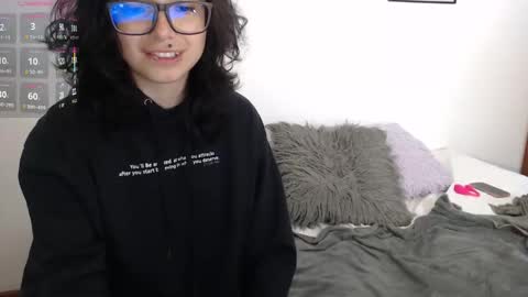 Phia And Luna online show from November 13, 2025, 4:00 am